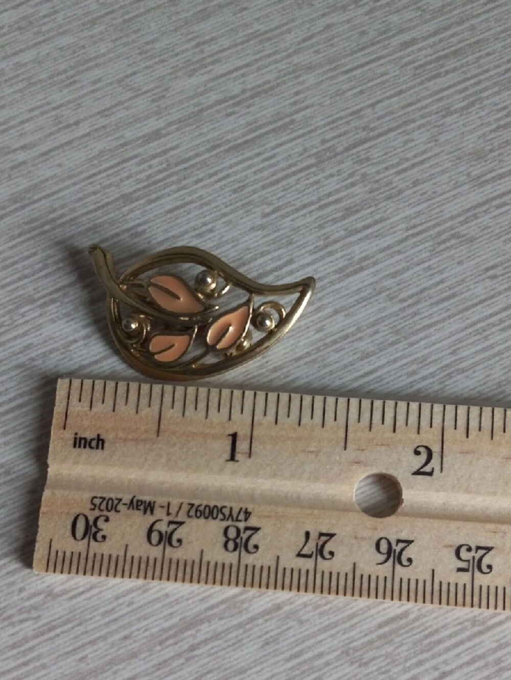 Vintage Leaf Brooch Lot - Gold-Tone Leaf Pins - Picture 5 of 6